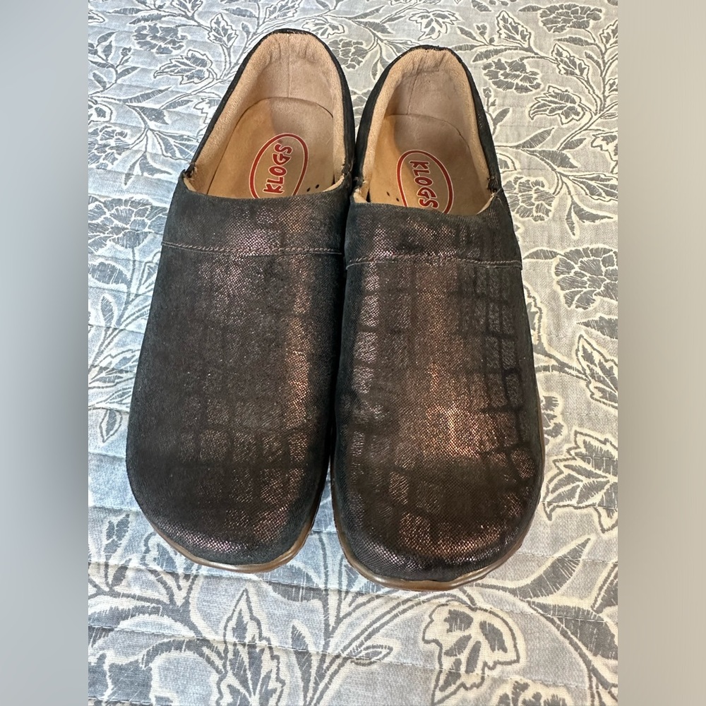 Klogs, metallic brown crocodile print, size 11
